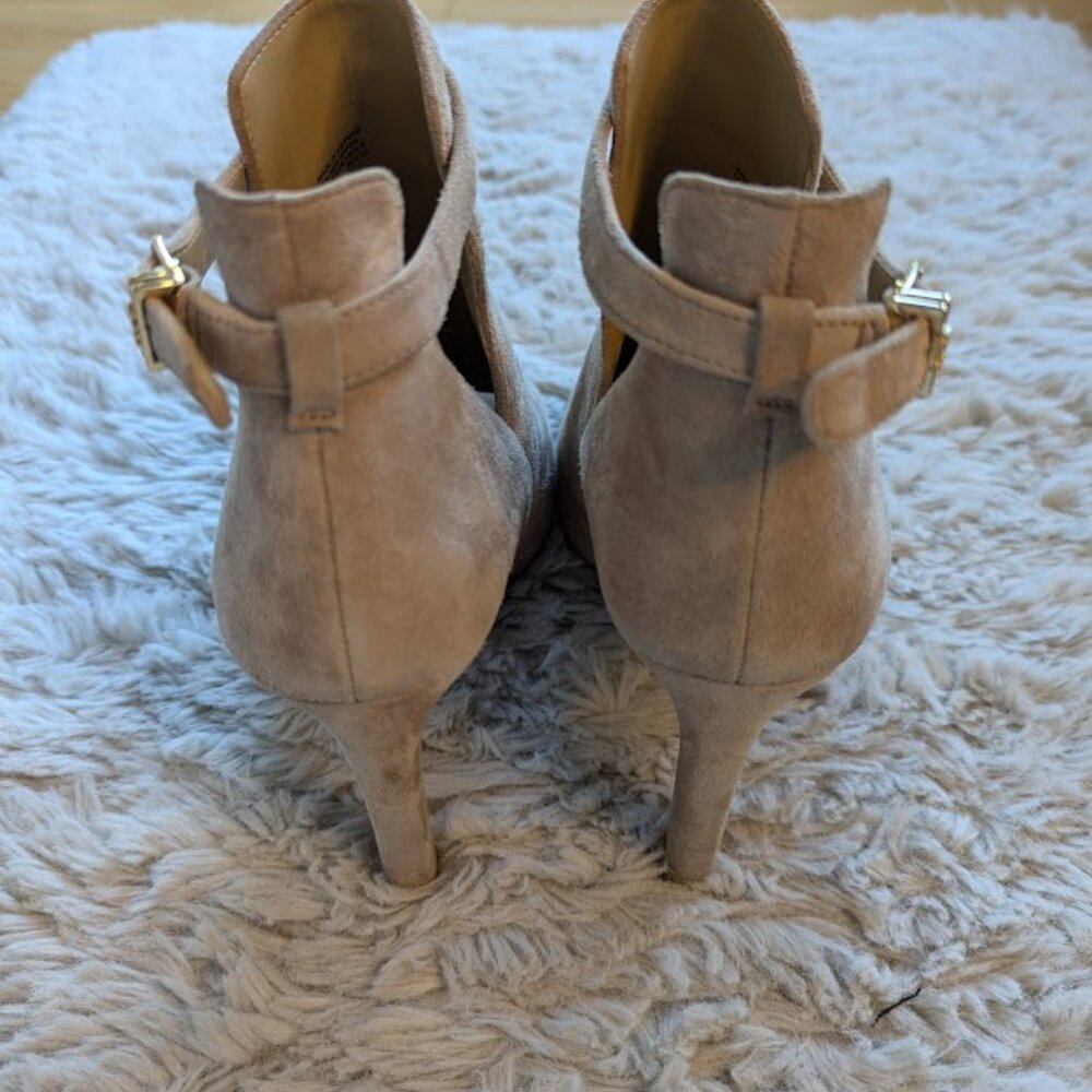 The MICHAEL Michael Kors Lawson Open Toe Suede Bootie Size 8 - Picture 4 of 6